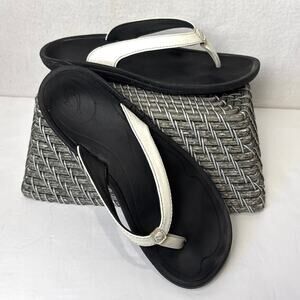 OluKai Kulapa Kai White Thong Flip Flop Sandals Womens Size 8